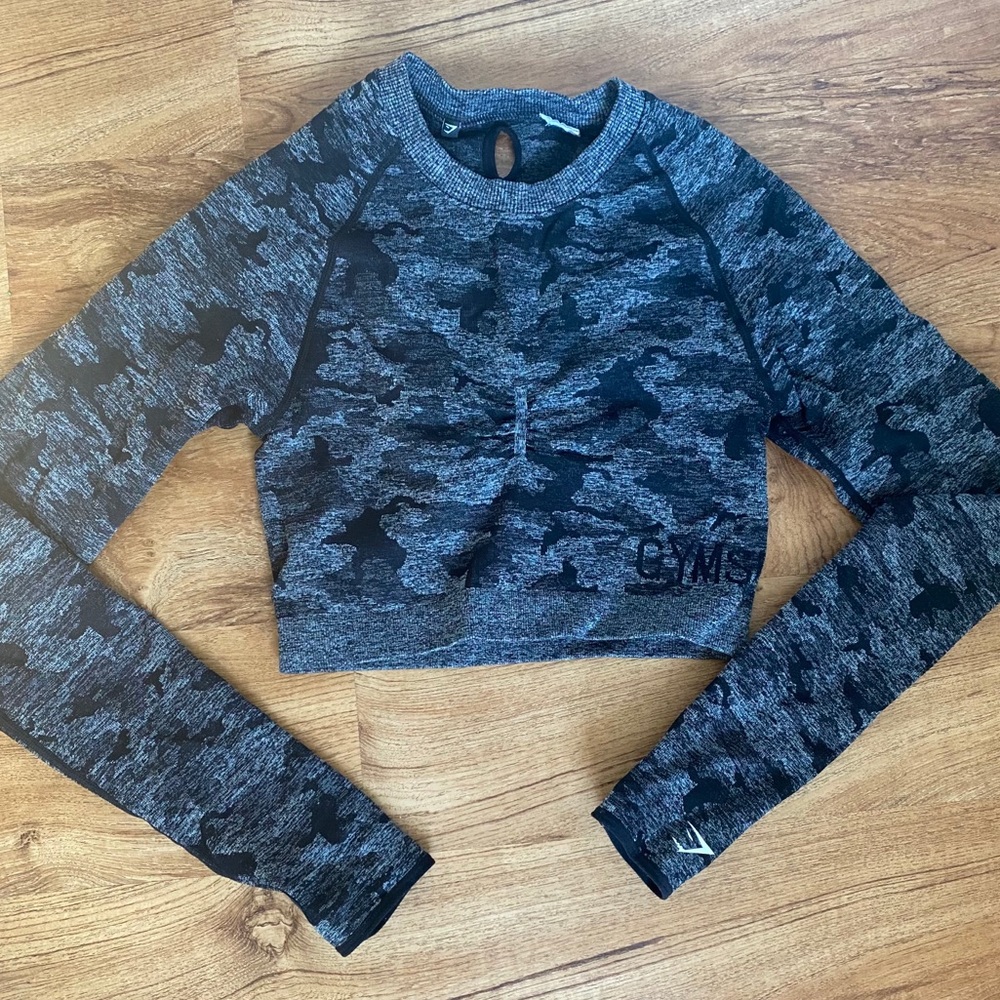 Gymshark size medium camo long sleeve crop